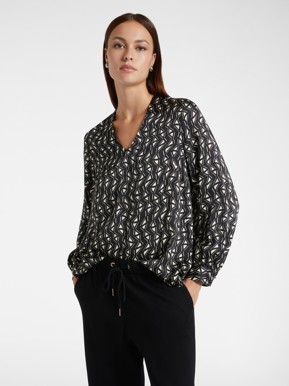 Blouse with optical print