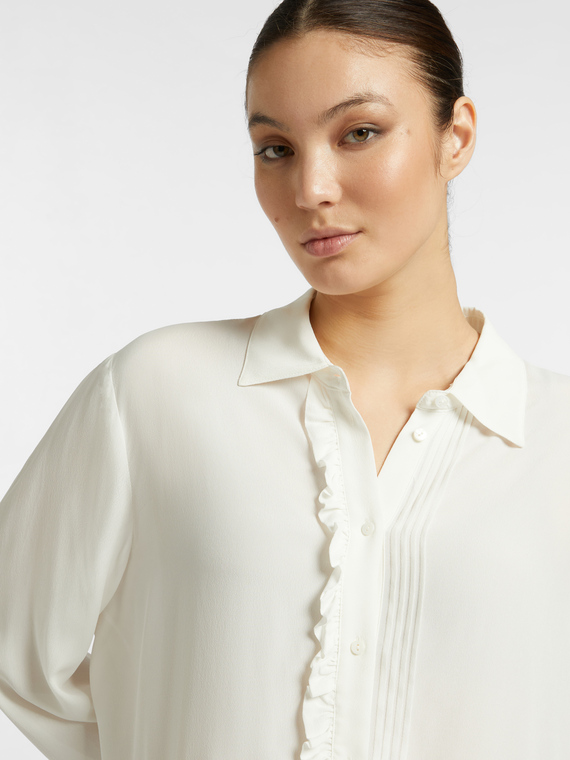 Shirt with gathered edge