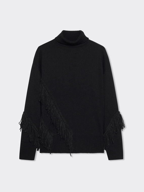 Sweater with fringes