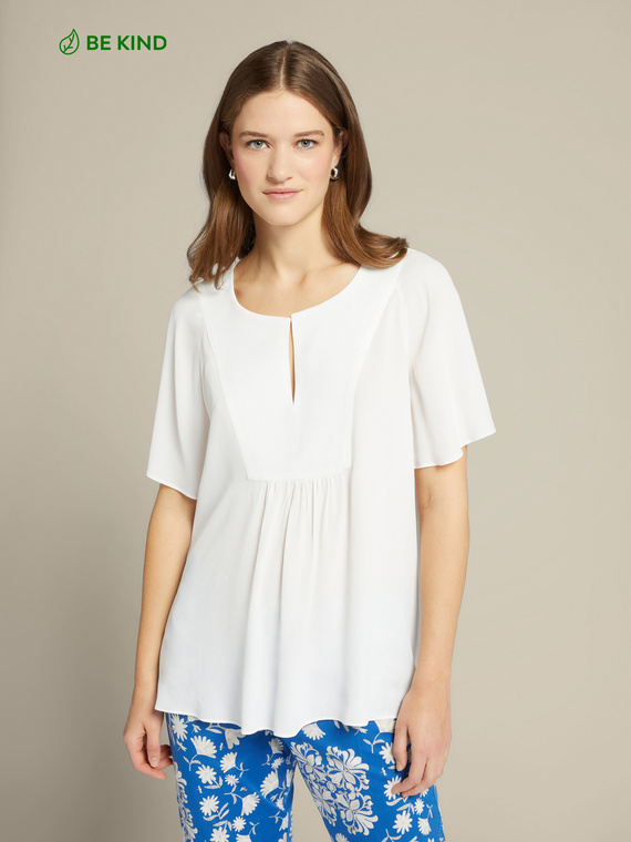 Blusa svasata con arricciature