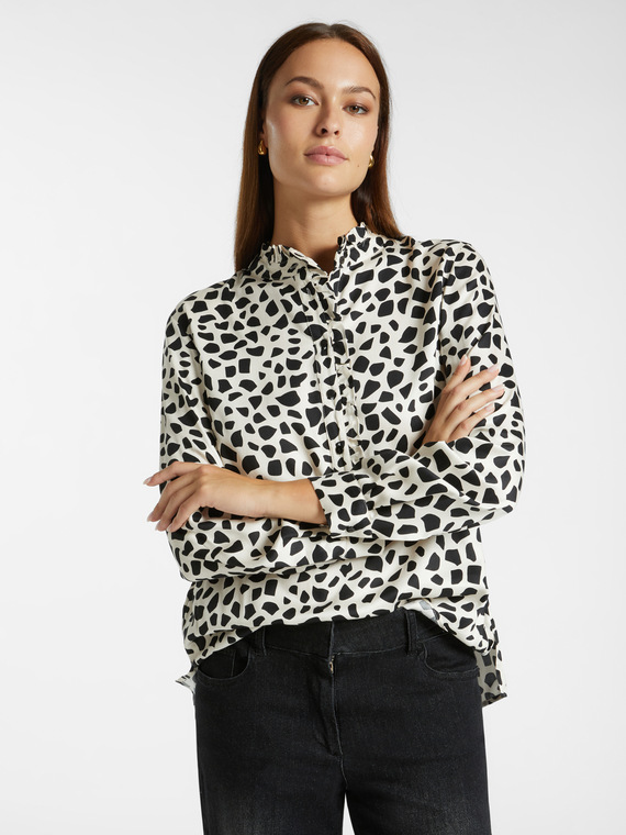 Printed shirt with ruffles on the front