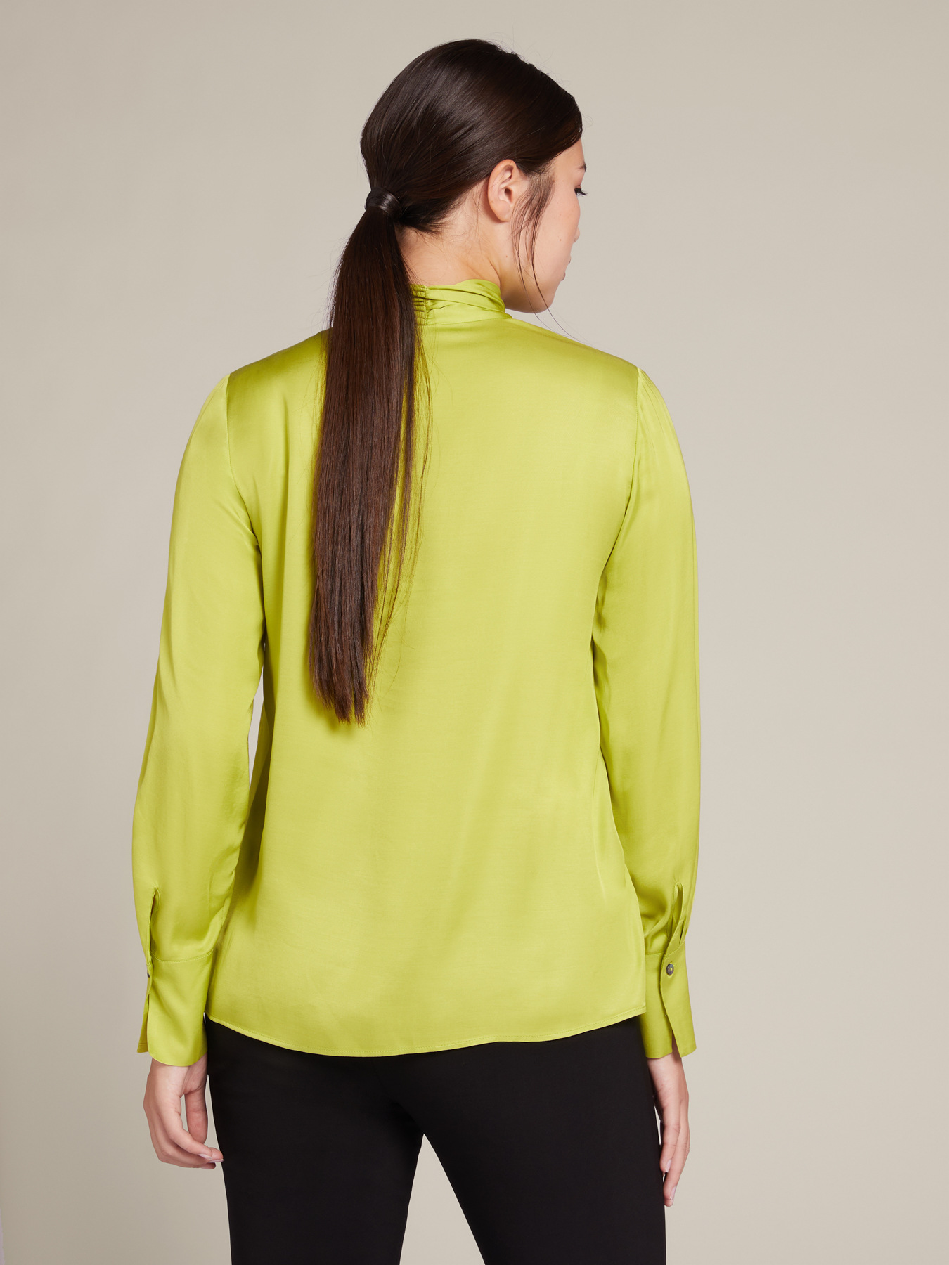 Blusa in raso ECOVERO™ con fiocco image number 1