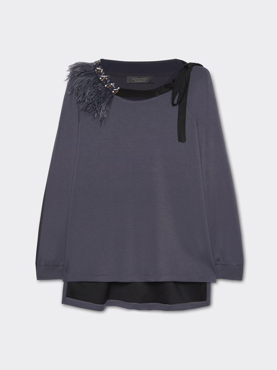 Sweatshirt with feather trim