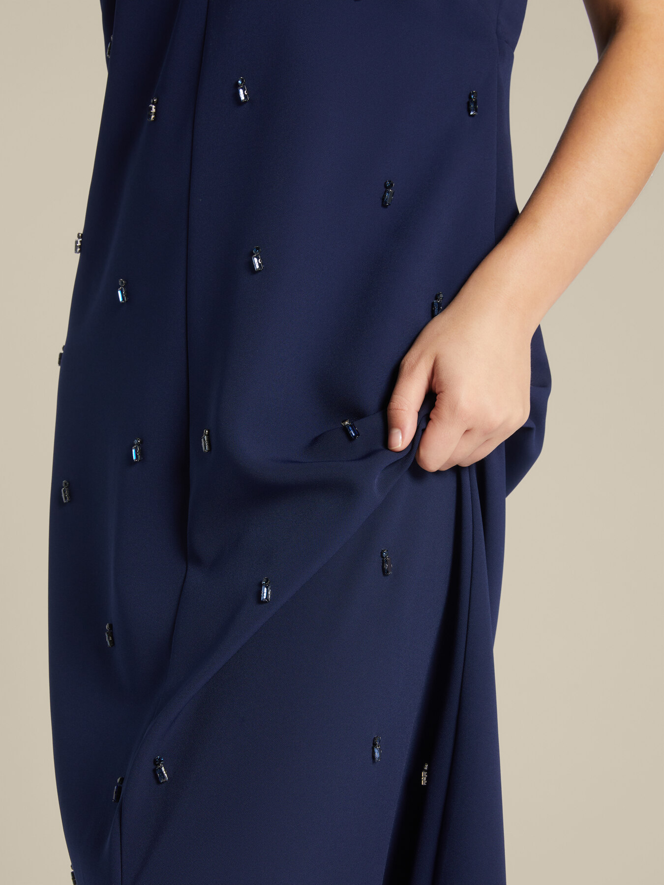 Abito elegante ricamato a mano