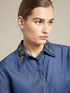 Camicia in denim con ricamo a mano sul colletto image number 2