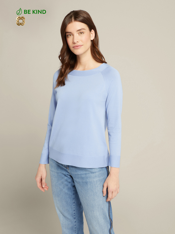 Basic sweater with boat neck