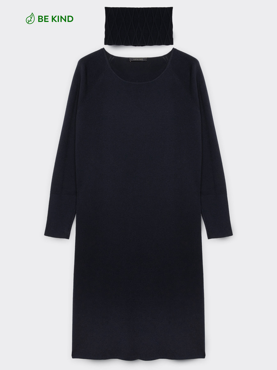 Knitted dress with detachable collar