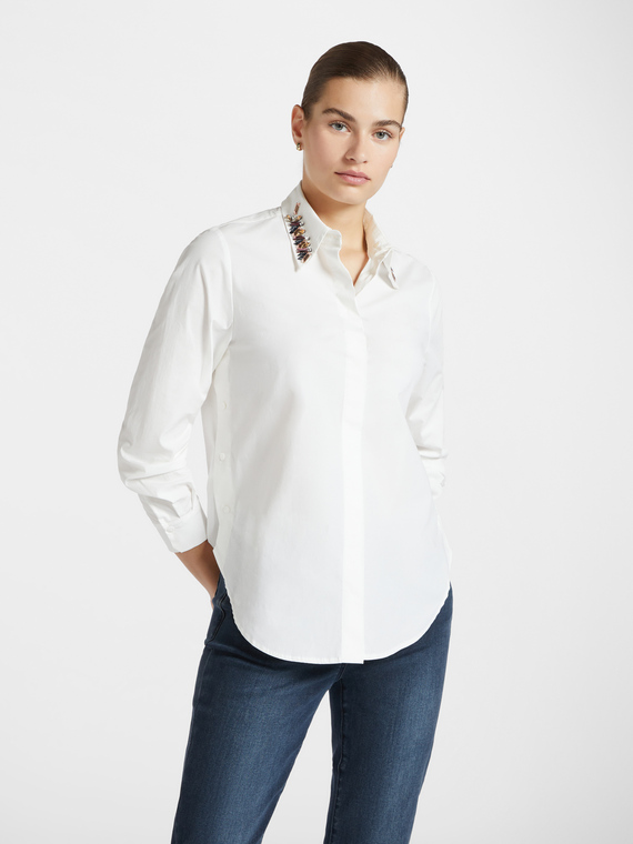 Shirt with embroidered detachable collar