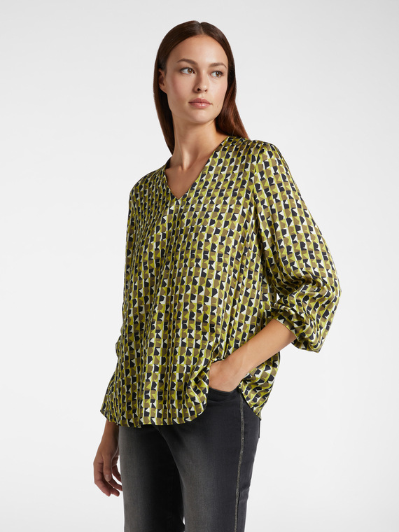 Blouse with optical print