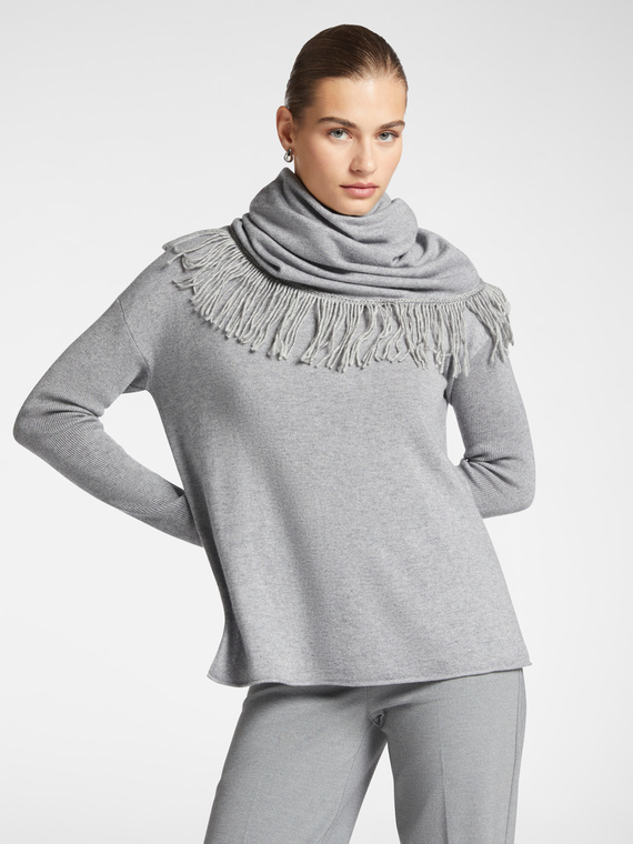 Sweater with detachable collar