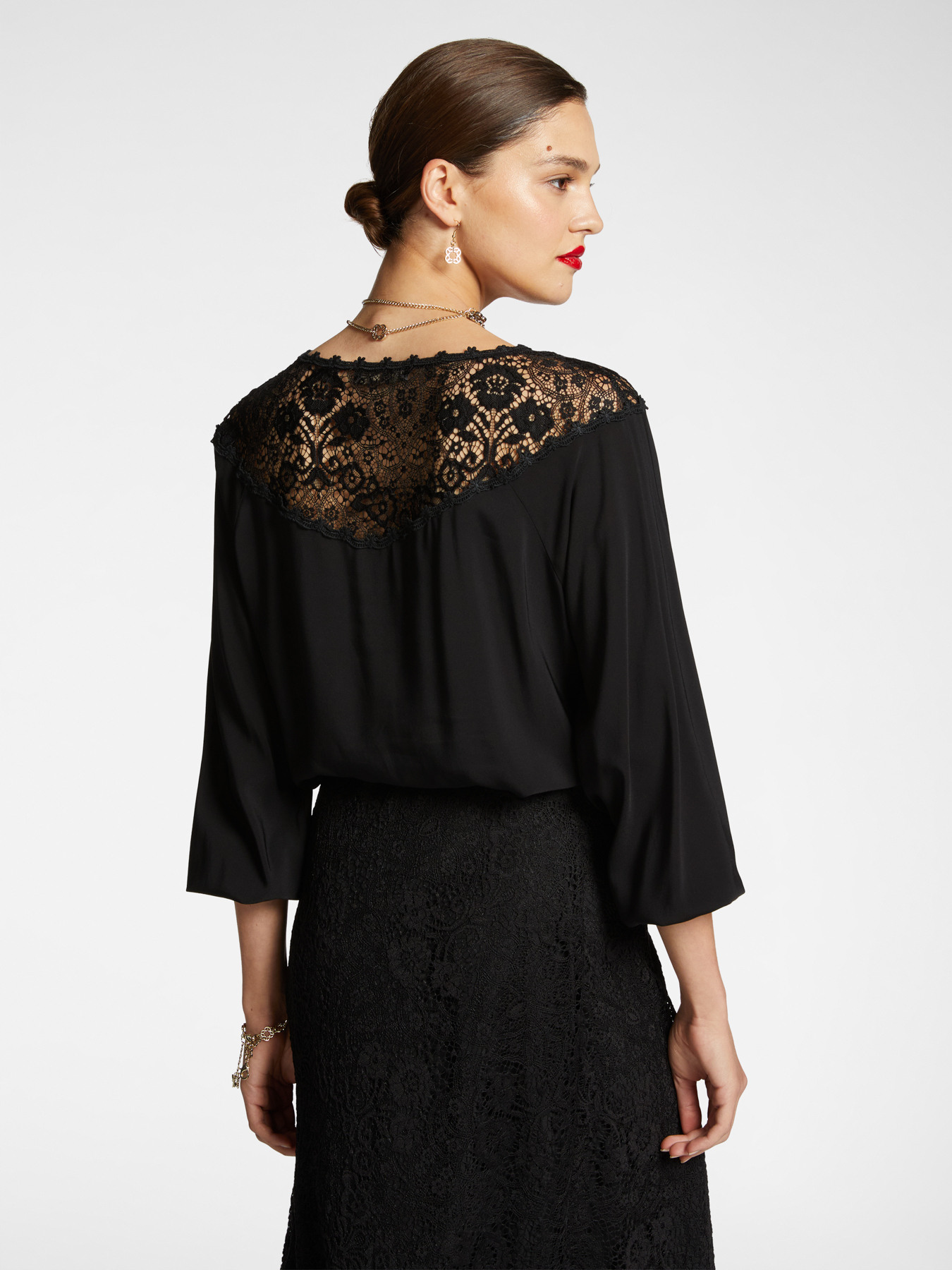 Blusa elegante con pizzo image number 1