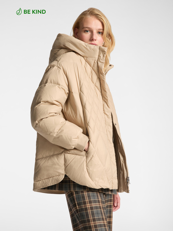 Oversize Daunenjacke aus recyceltem Nylon