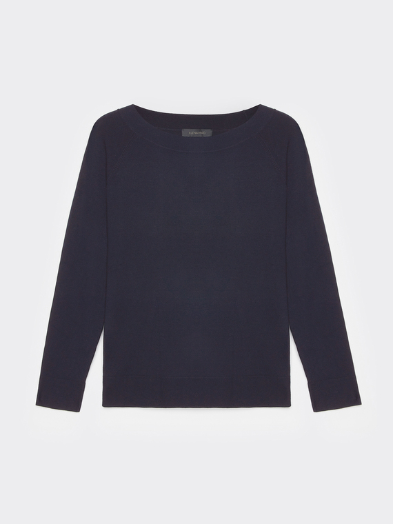 Basic sweater with boat neck