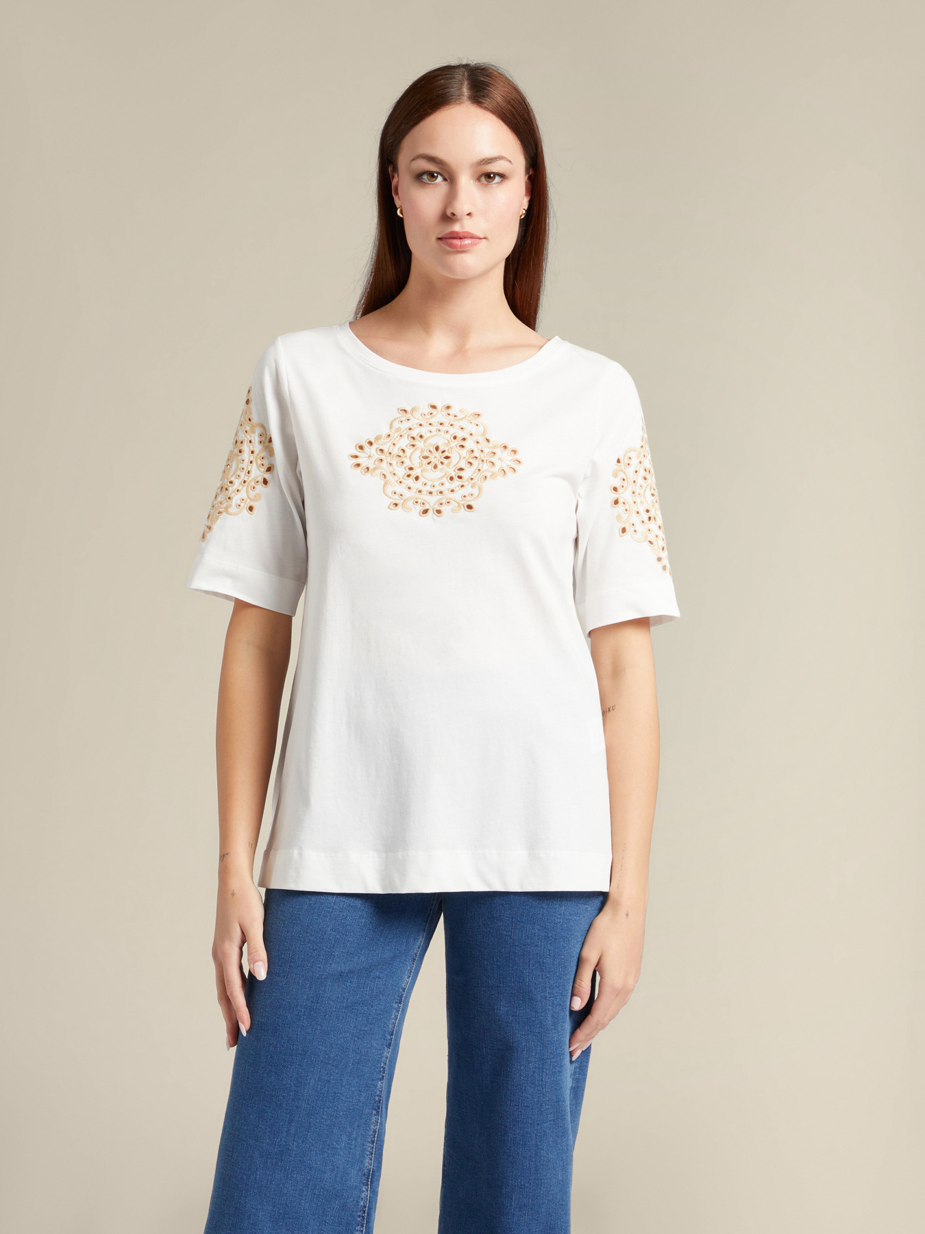 T-shirt with embroidery image number 0