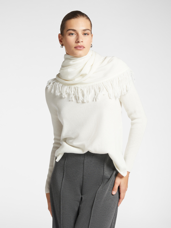 Sweater with detachable collar