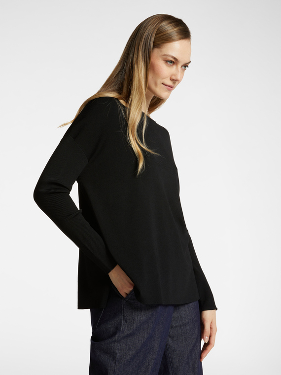 Maglia con scollo a barchetta
