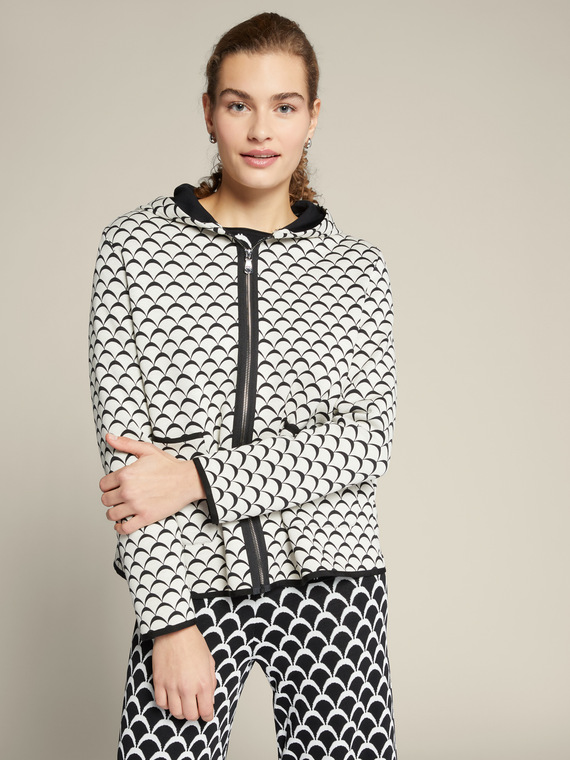 Sweatshirt with geometric print