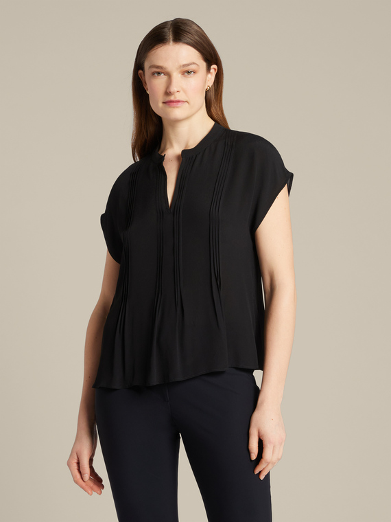 Blusa con pliegues de crepé chino