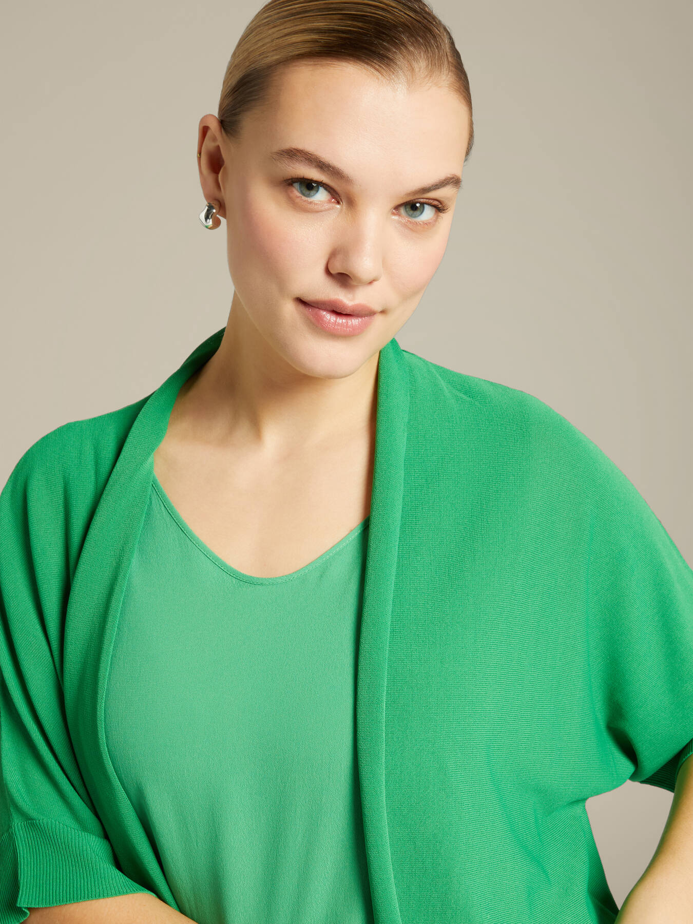 Short open cardigan