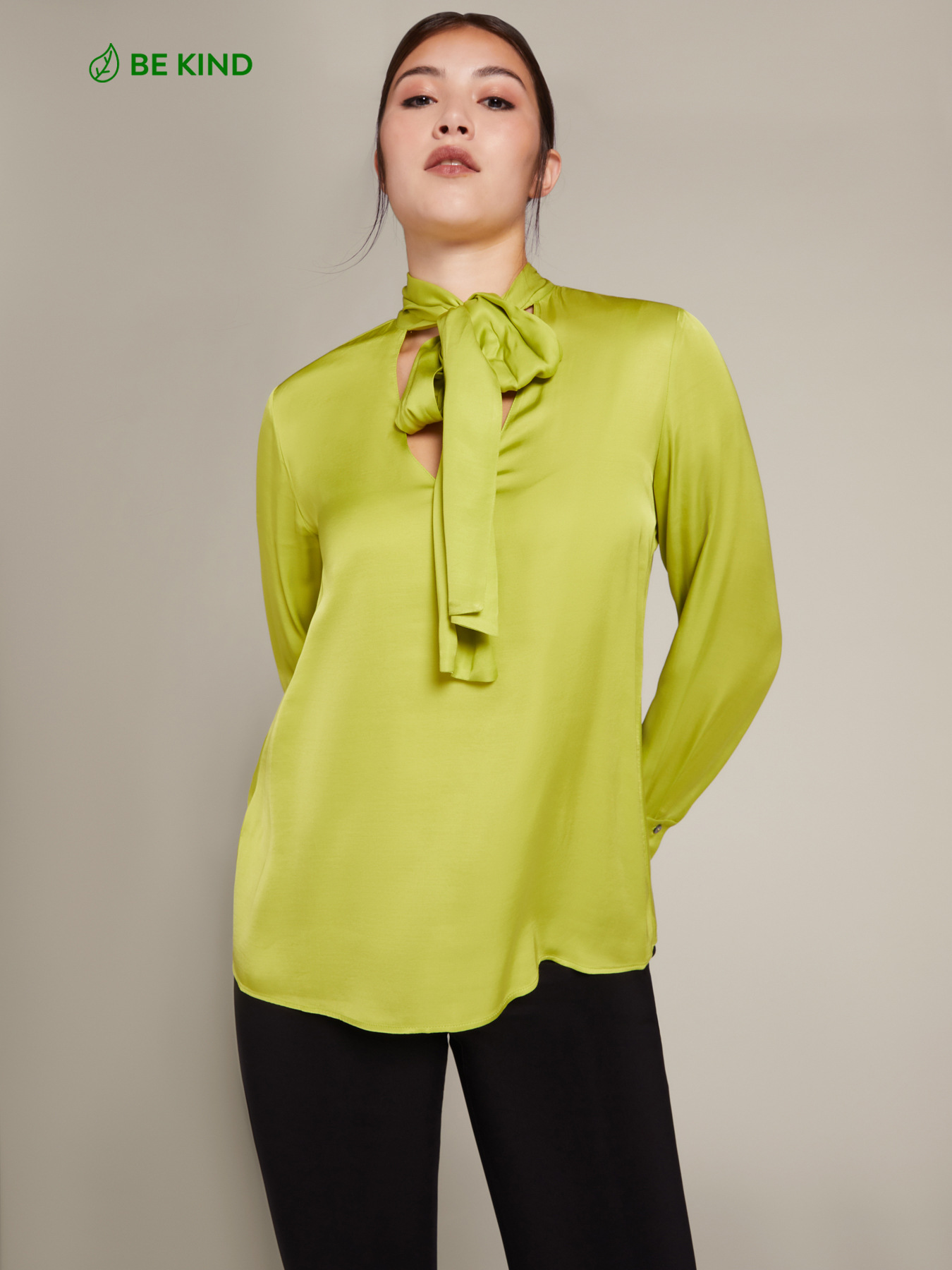 Blusa in raso ECOVERO™ con fiocco image number 0