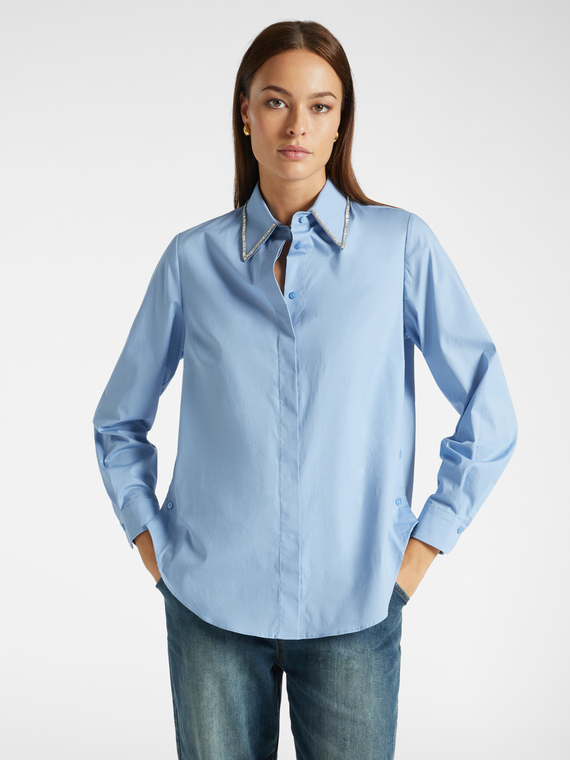 Shirt with embroidered detachable collar