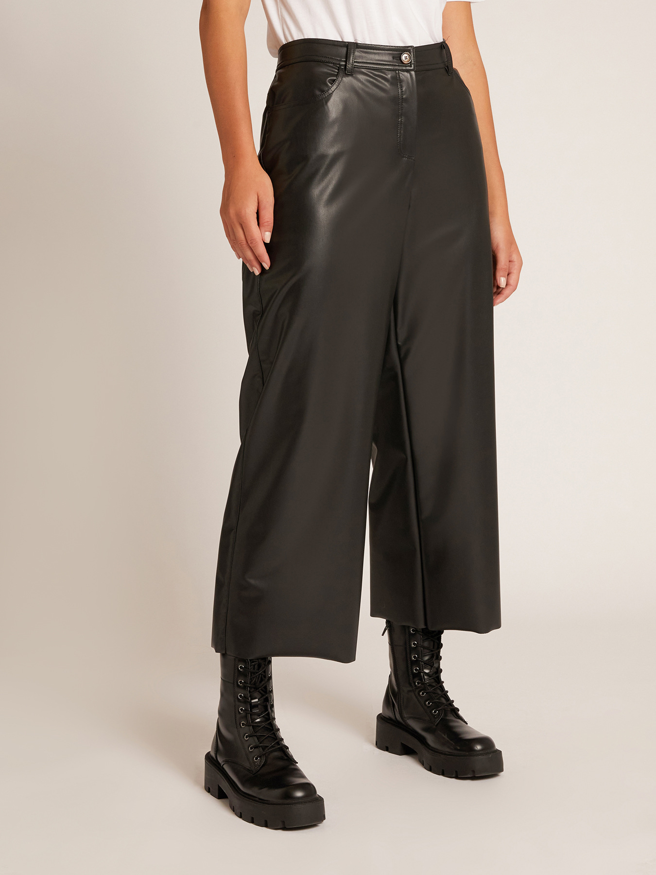 Black Faux Leather Straight Leg Trousers | TALLY WEiJL Netherlands