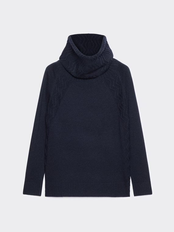 Wool sweater with detachable collar