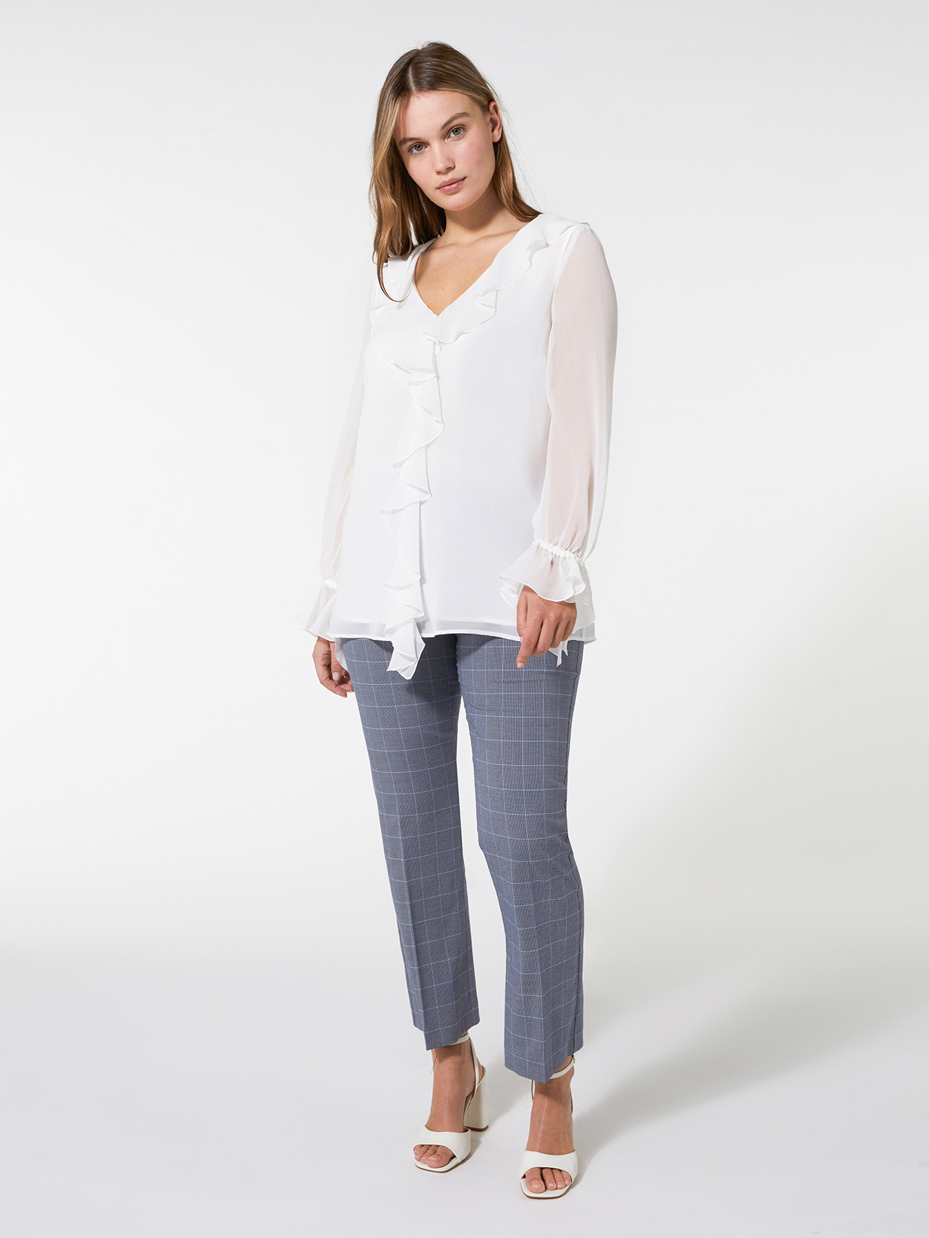 Blusa con jabot image number 0