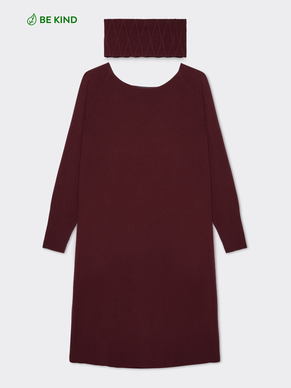 Knitted dress with detachable collar